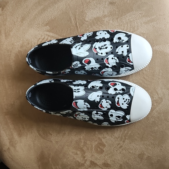 Disney Parks Native Mickey Mouse black and white slip on shoes size M5/W7 - Picture 9 of 11